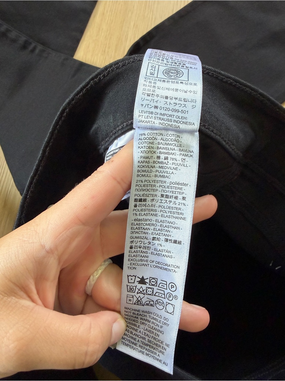 Levi's Black Shaping Straight Jeans - Picture 8 of 8